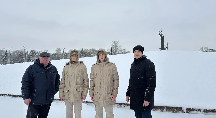 В Пензе просят не использовать склон у монумента Победы для катания