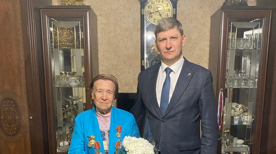 Глава Кузнецка лично поздравил жительниц блокадного Ленинграда с памятной датой