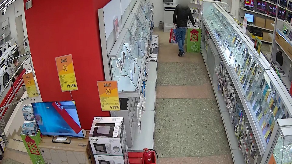 В Пензе мужчина выносил технику из магазинов при помощи волшебной сумки