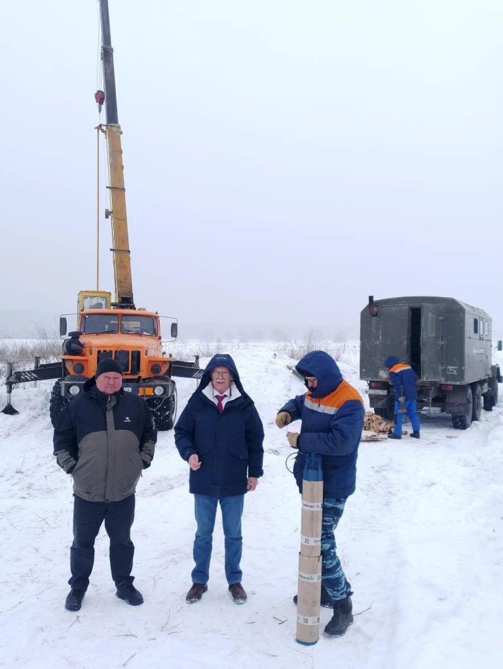 В селе Кузнецкого района оперативно устраняют аварию на скважине