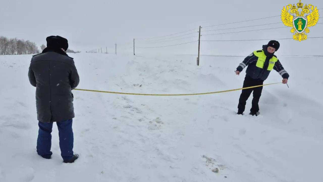 После вмешательства прокурора в Неверкинском районе расчистили дорогу от снега