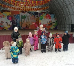 Детский парк Пензы собрал семьи на праздник проводов зимы и встречи весны