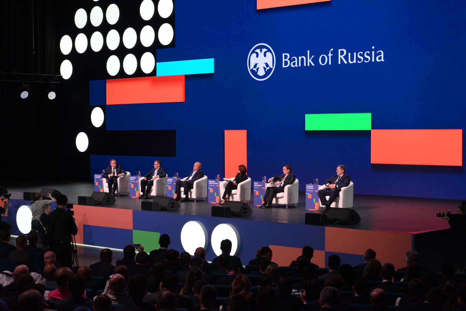 Ежедневно мошенники создают 150 дипфейков от имени российских министров