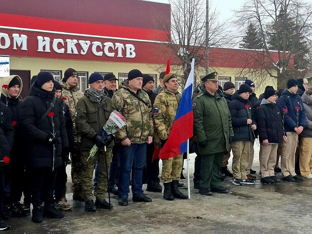 Сердобчане почтили память героев-интернационалистов у мемориала Вечный огонь