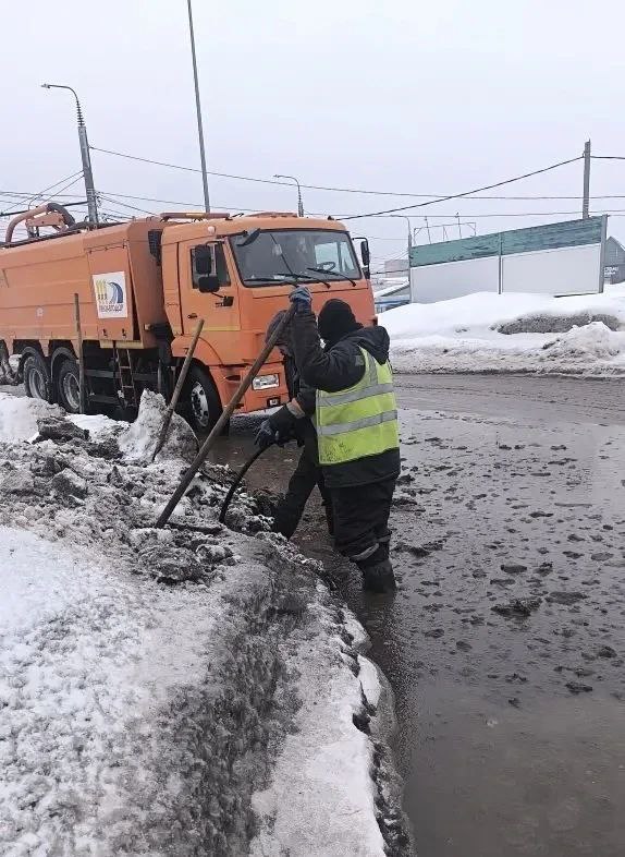 Пензавтодор начал массовую промывку ливневок из-за февральской оттепели