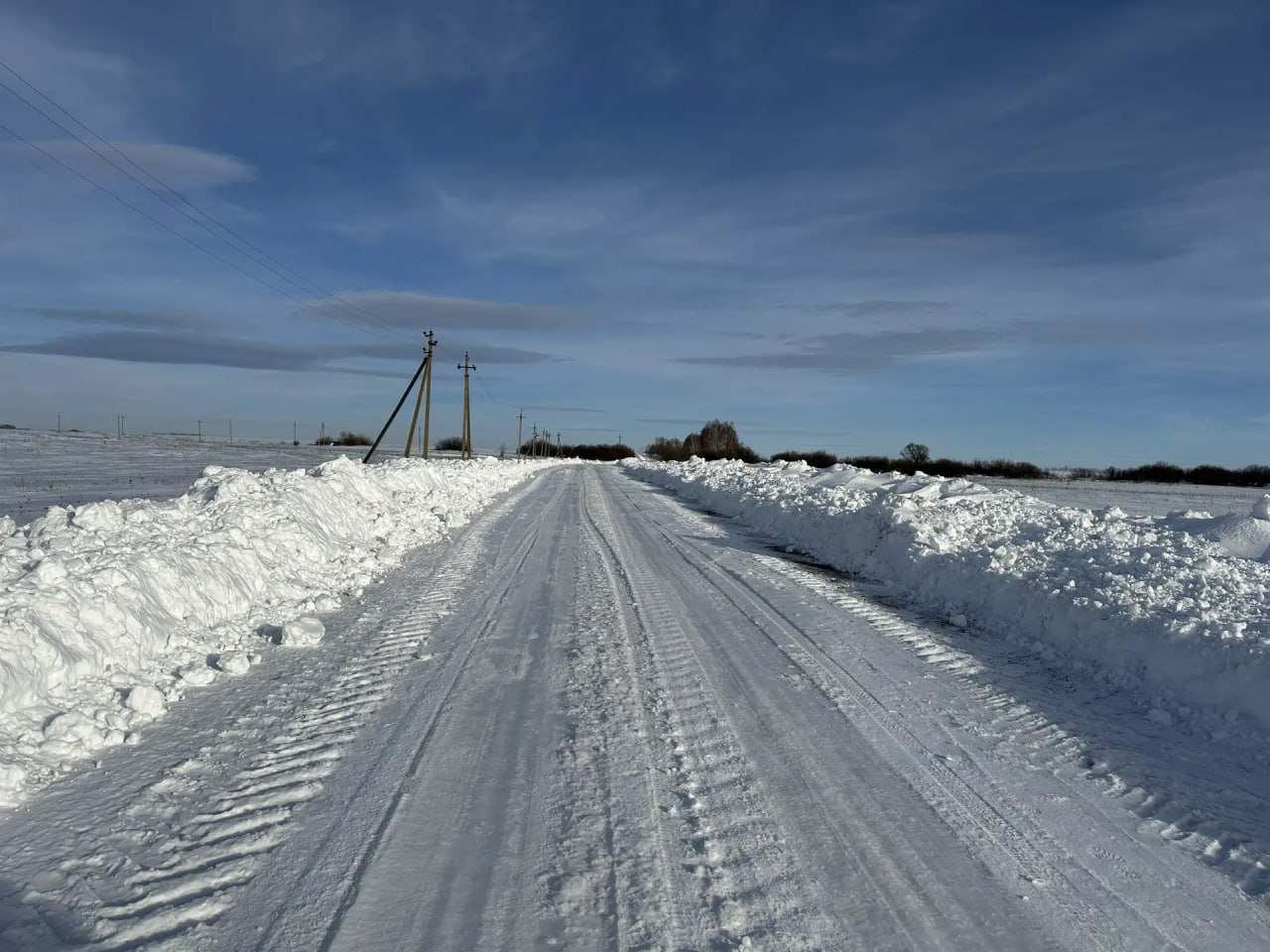 Прокурор помог жителям Лопатинского района выбраться из снежного плена