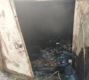 Появились фото с места ночного пожара в Кузнецке на улице Фабричной