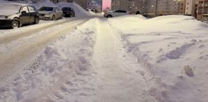 Власти Сердобска пообещали разобраться с опасным ледяным бугром на тротуаре