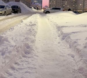 Власти Сердобска пообещали разобраться с опасным ледяным бугром на тротуаре