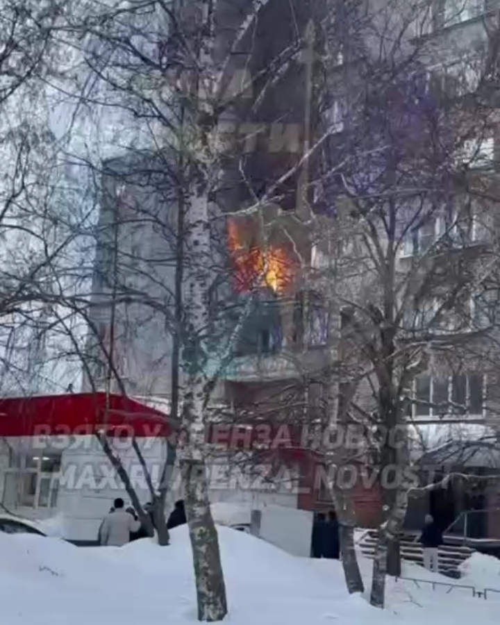 Экстренные службы Пензы стянуты к горящему общежитию на Шуисте