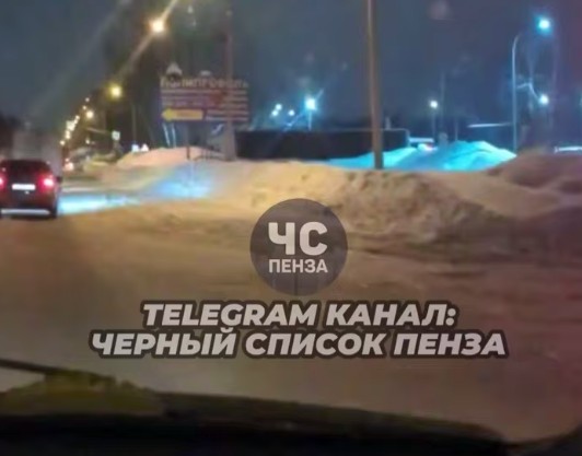 Пензенцы жалуются на зауженные до одной полосы дороги после снегопадов