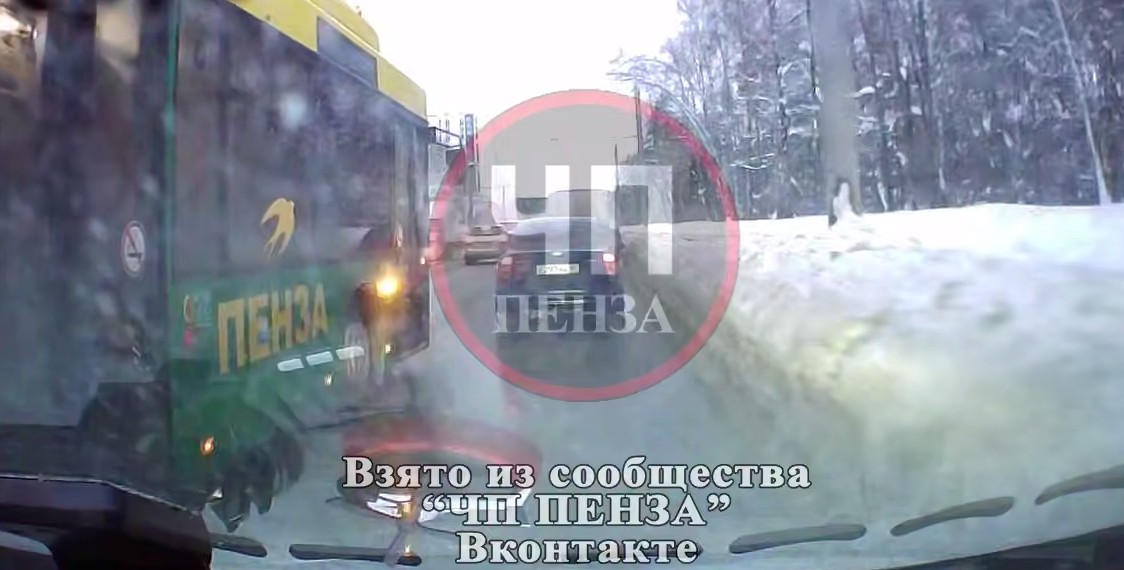 В Пензе водитель автобуса с пассажирами едва не устроил ДТП на Окружной