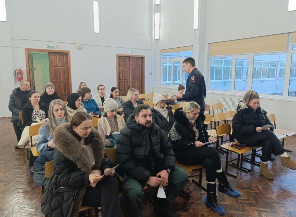 В Пензе полицейские рассказали горожанам о защите от современных мошенников