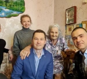 В Пензе участнице трудового фронта вручили поздравление от Президента