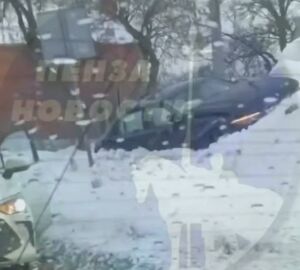 Очередная иномарка оказалась в сугробе из-за гололеда