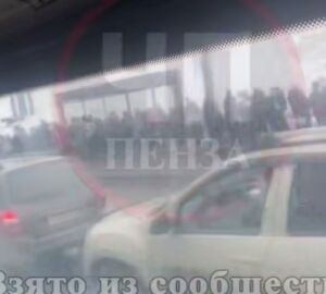 После отмены ракетной опасности на остановках Пензы собрались толпы людей