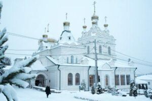 В Троицком монастыре Пензы митрополит Серафим возглавил литургию в день памяти преподобных отцов