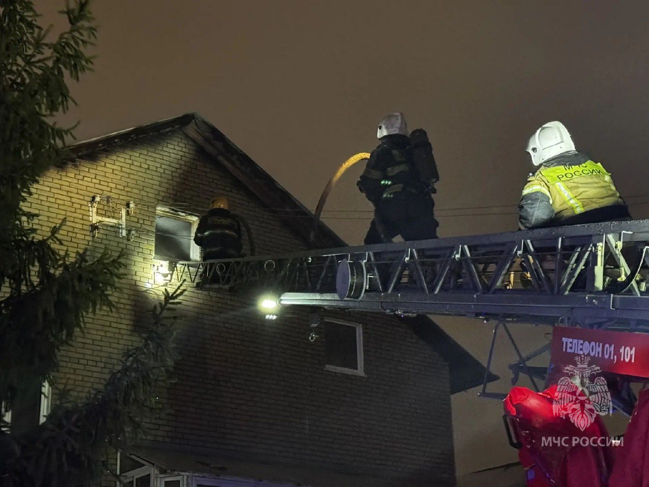 В ночном пожаре на Бекешской в Пензе пострадал 76-летний мужчина