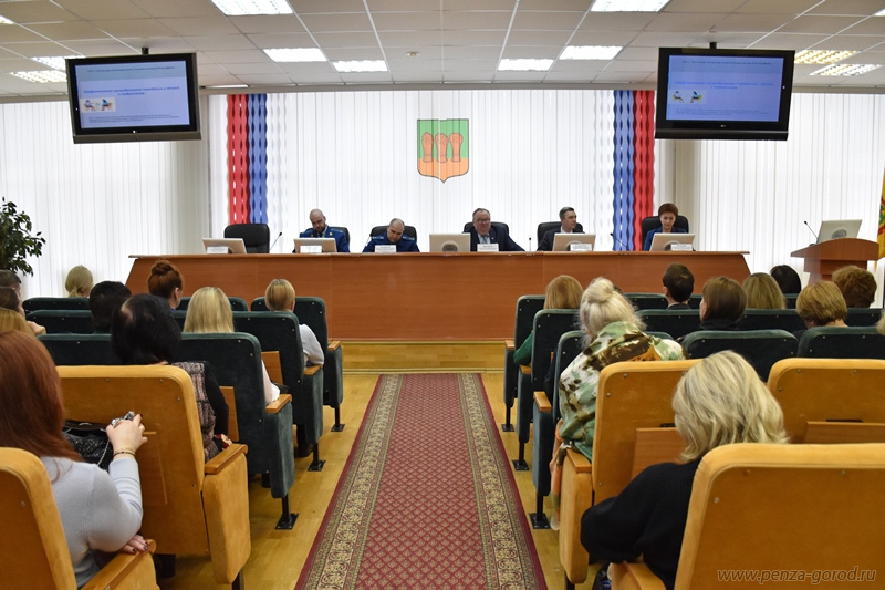 Жителям Пензы сообщили телефоны помощи для подростков и родителей