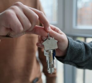 Доля сделок с жильем без ипотеки в России достигла рекордных 68 процентов