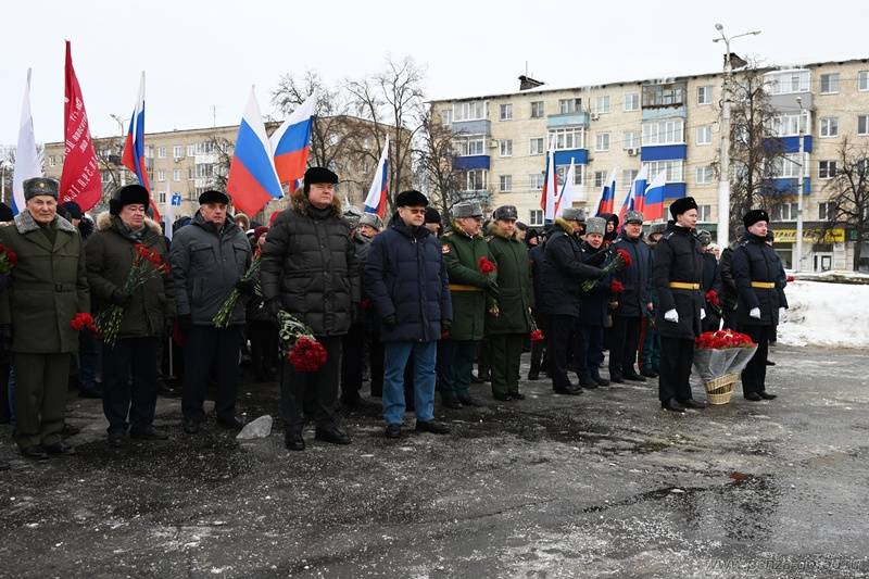 В Пензе прошла акция памяти у монумента воинской и трудовой Славы
