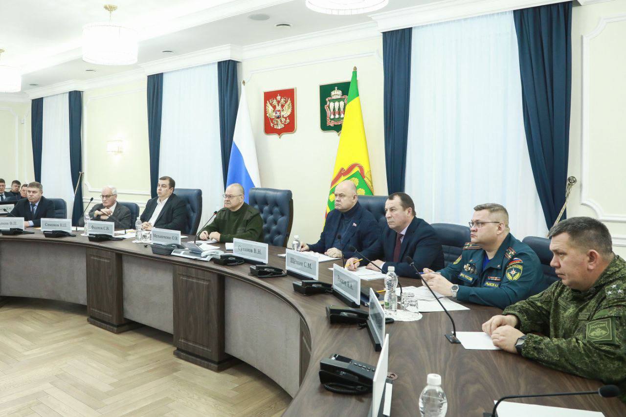 Олег Мельниченко поручил дорожникам и коммунальщикам работать без выходных