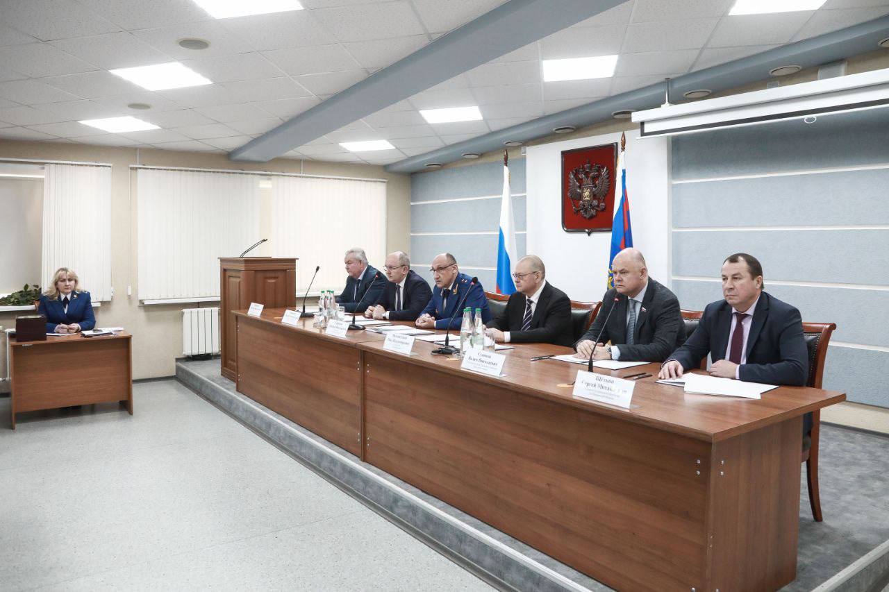 Олег Мельниченко отметил роль прокуратуры в обеспечении правопорядка в регионе