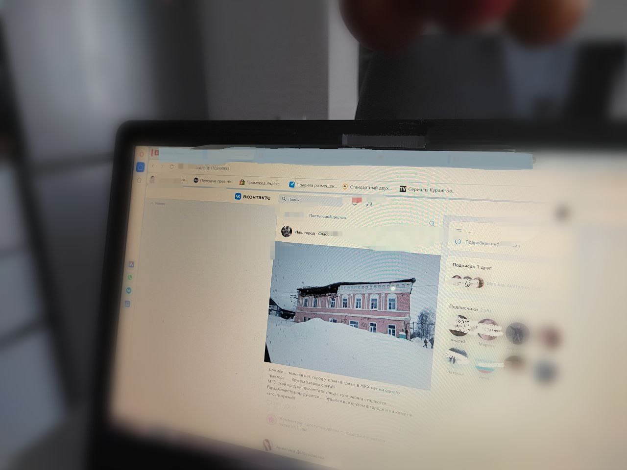 В Спасске у здания администрации частично обвалилась крыша