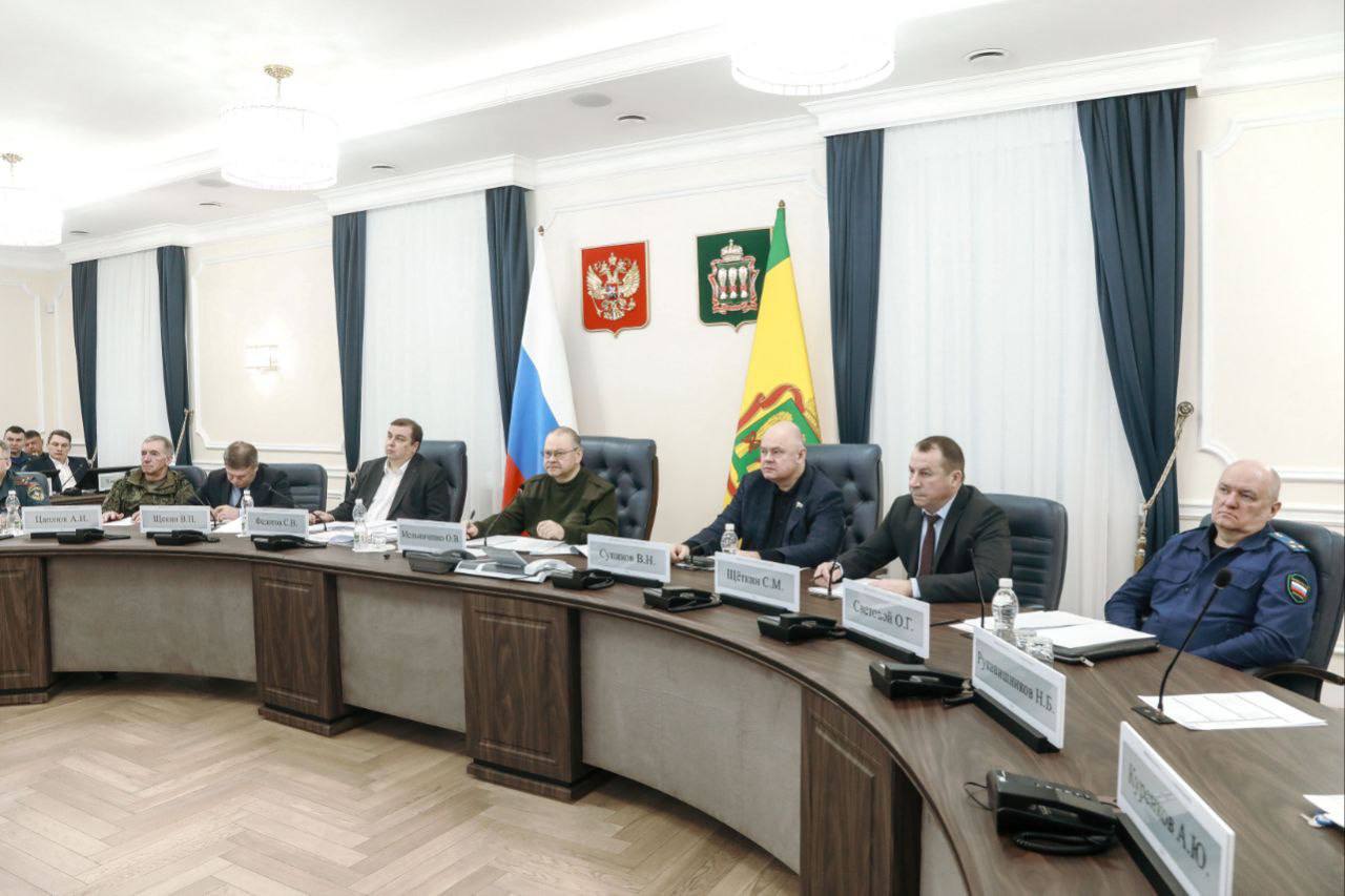 Олег Мельниченко отменил чиновникам выходные из-за непогоды