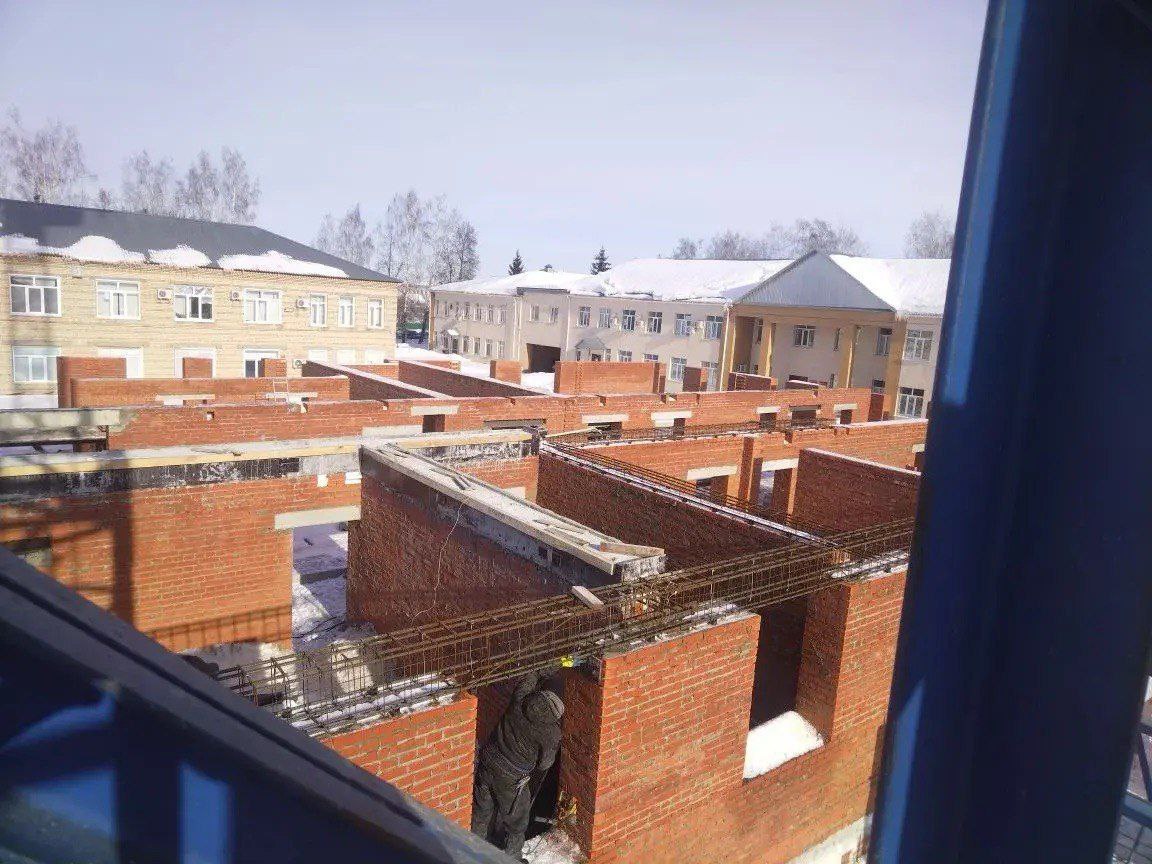 В Земетчинской больнице начали возводить стены первого этажа нового корпуса