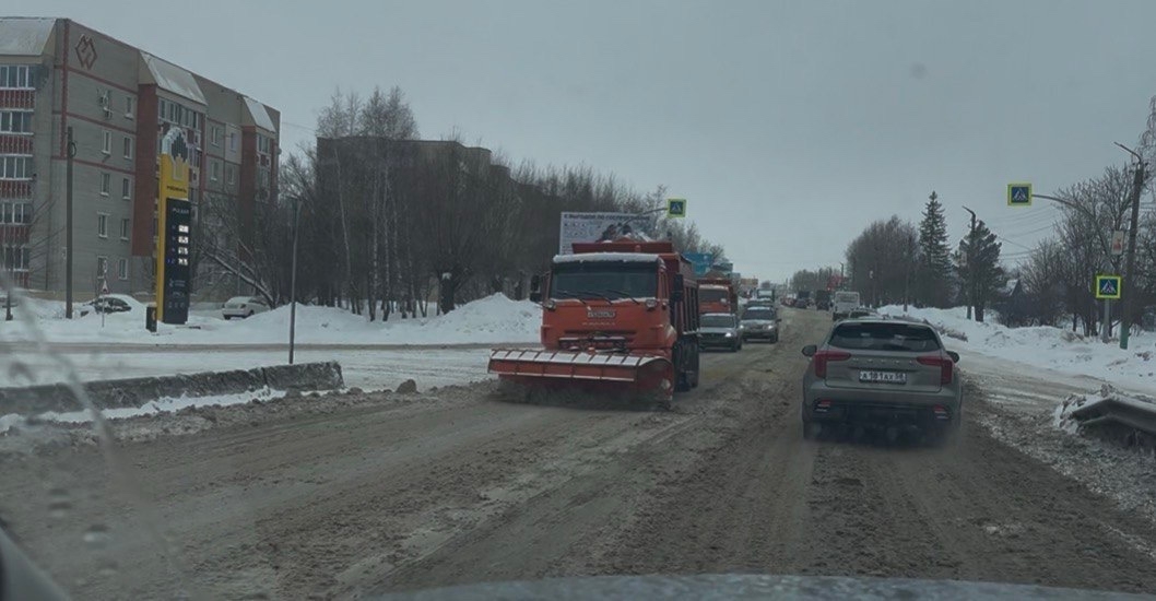 В Кузнецке из-за снегопада задействовали всю имеющуюся технику