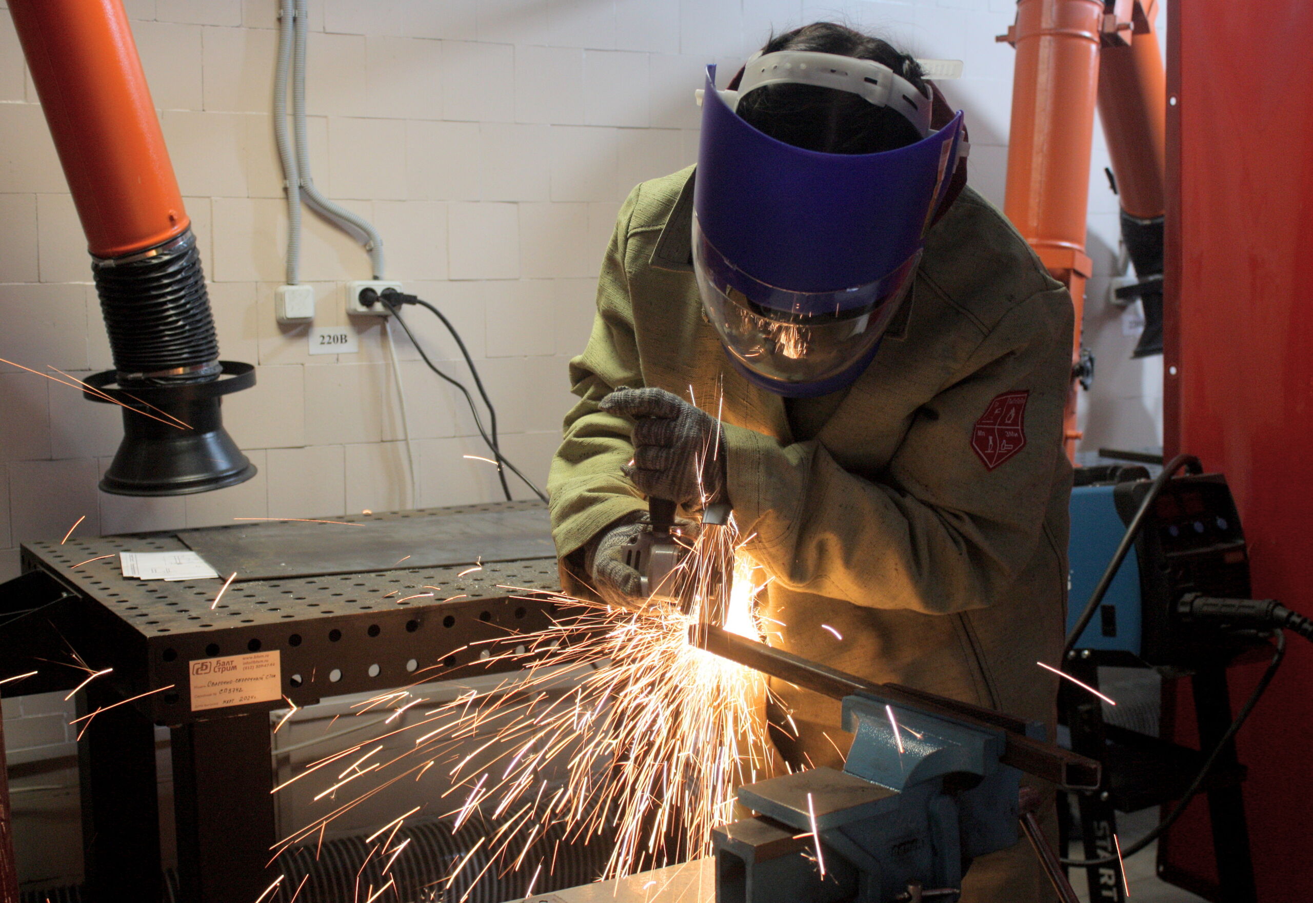 В Кузнецке выбирают лучших молодых специалистов по металлу и электронике