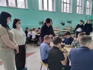 В школах Кузнецкого района родители учеников проверяют качество горячих блюд