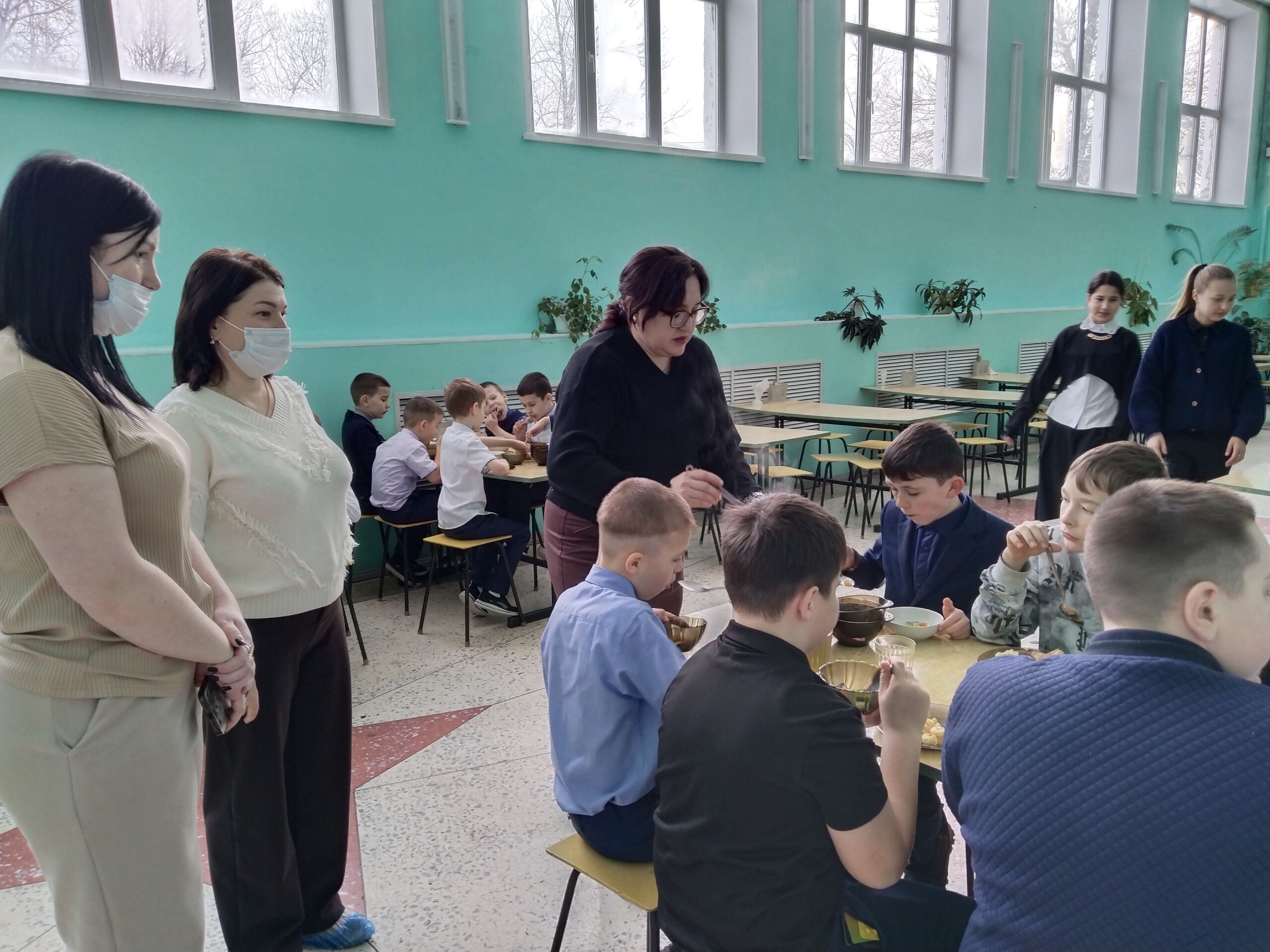 В школах Кузнецкого района родители учеников проверяют качество горячих блюд