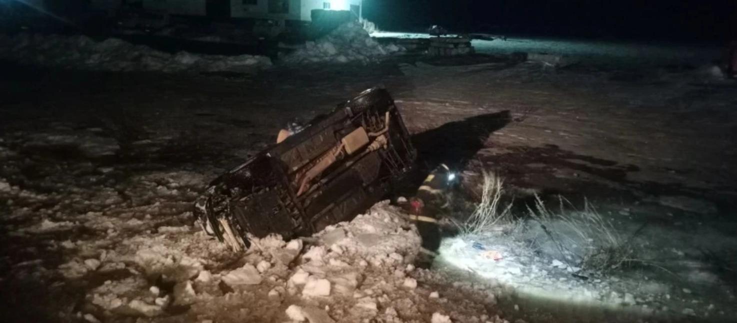В Средней Елюзани опрокинулась иномарка, на место ДТП выезжали спасатели