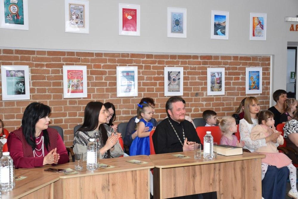 Священник помог жительницам Мокшана найти ответы на вопросы о семейном долге