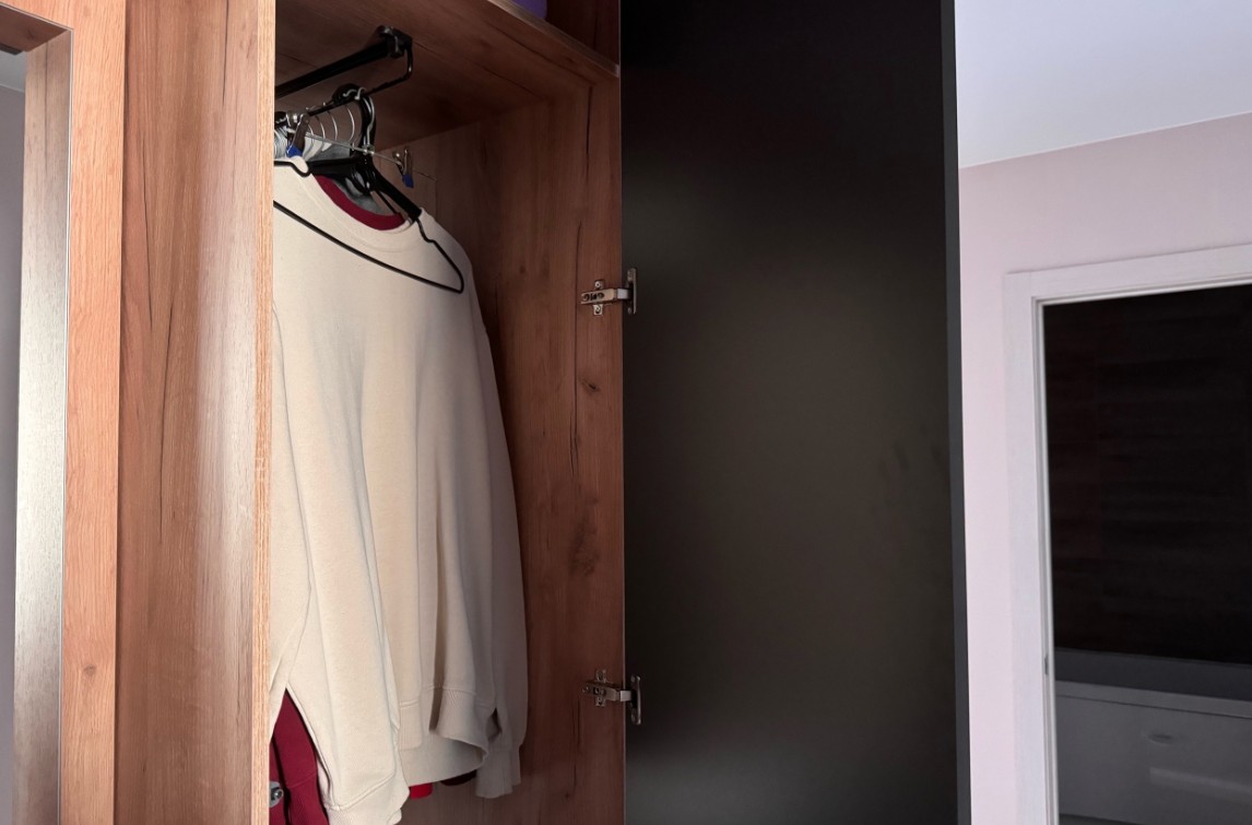 Жительница Каменского района украла вещи из шкафа подруги