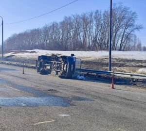 В Пензе после столкновения с автомобилем опрокинулась маршрутка
