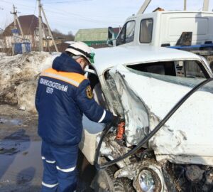 Спасатели опубликовали фото с места жесткого ДТП в Бессоновском районе