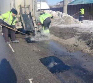 Жителям Пензы ответили, почему в городе так недолговечен ямочный ремонт дорог