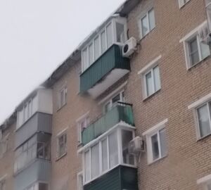 Пензенцы узнали, как руководитель УК пострадала от схода наледи с крыши