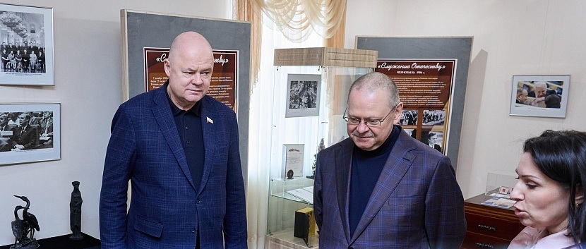 Вадим Супиков ознакомился с выставкой «Служение Отечеству» в Пензе