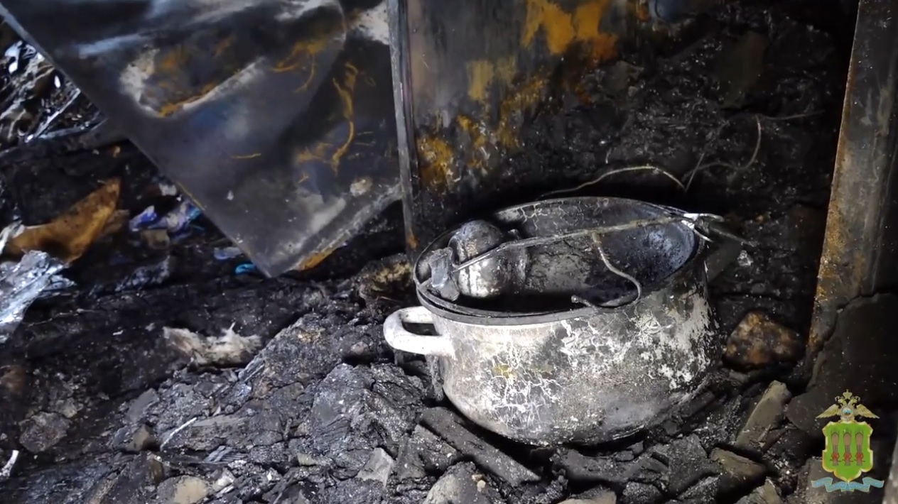 Появилось видео спасения пензенцев из горящего общежития на Медицинской