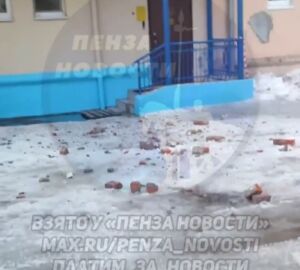 Жители Пензы сообщают об опасной ситуации с падающими кирпичами на Володарского