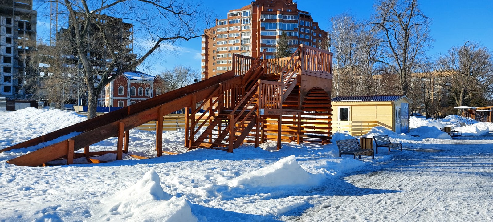 Пензенцев предупредили о закрытии ледяного городка в парке Белинского