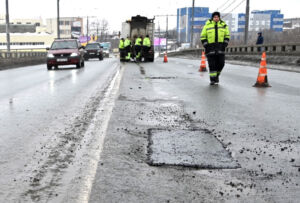 С начала года в Пензе восстановили 1000 квадратных метров дорожного полотна