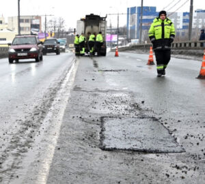 С начала года в Пензе восстановили 1000 квадратных метров дорожного полотна