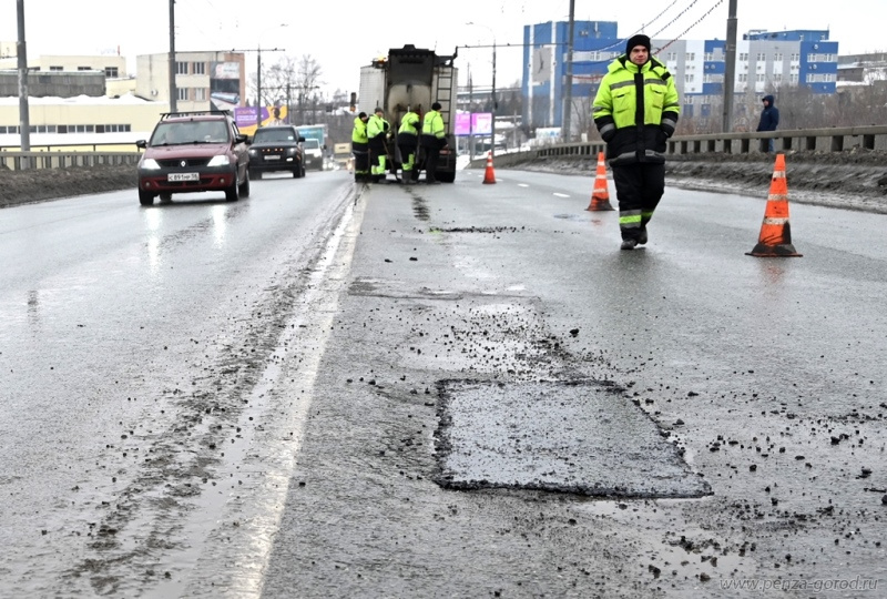 С начала года в Пензе восстановили 1000 квадратных метров дорожного полотна