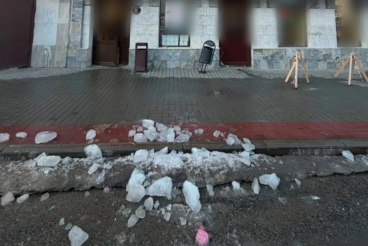 В Пензе возбудили уголовное дело после очередного падения наледи на женщину