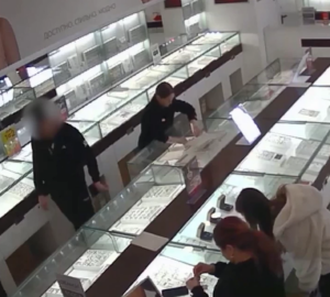 В Пензе поймали молодого человека, укравшего цепочку из ювелирного магазина